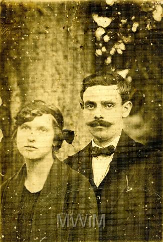 KKE 003.jpg - Helena Orzechowska z domu Muszałowska z mężem Adamem Orzechowskim, rodzice Alicji Sekułowej. Zurne, 1925 r.